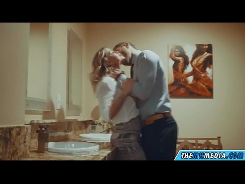 ❤️ כשבלונדינית חזה מפתה אותך בשירותים ציבוריים ❤❌ פורנו רוסי אצלנו ❌️❤